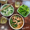 *ローカルご飯「鶏のあっさりフォー」と「プリプリ海老のブン」【Bún Thái hải sản - Phở gà Phương Cai Lai】*