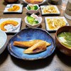 大好きなサーモンハラス定食！新たまねぎとチーズのオイル漬け