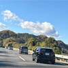 追越車線で渋滞を作る事に命を懸ける人達。