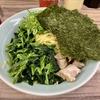 【今週のラーメン５５０４】武蔵家 武蔵境店（東京・武蔵境）油そば のり ほうれん草 ＋ サービスライス　〜旨さ痛快家系汁なし系！興味本位が沼にハマってしまうヤミツキ感覚！一回食っとけ！