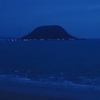 夜明けの海。