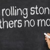 A rolling stone gathers no moss（転がる石は苔を集めない）