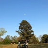 見上げたら綺麗な月が出ていました…   コロナで制約がある中でのゴルフ…  一体いつ迄続くんでしょうか