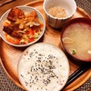 朝食ワンプレート、酢鶏と野菜炒め、小粒納豆