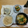 鶏団子餅巾着鍋。レンチン茄子とシラス。厚揚げ。