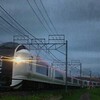 雨の中を疾走する特急成田エクスプレス号