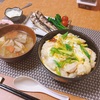 業務スーパーの野菜かき揚げ・小海老天を使って天とじ丼と、野菜たっぷりの豚汁で朝ご飯にしました。