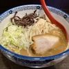 【今週のラーメン５５２９】三鷹食堂いなり（東京・三鷹駅北口）豚骨らーめん ＋ 替玉　〜素朴でガッツリ！そして安寧なる濃密豚骨醤油！腹に満足感の重み感じる一杯