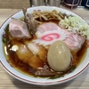 【今週のラーメン４６７２】 くじら食堂bazar 三鷹店 （東京・ＪＲ三鷹駅北口） 支那そばチャーシュー ＋ 味玉　〜肉の重厚感と出汁のパンチ力！上品さと力強さいっぱいのゴージャス支那そば！