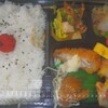  味処「なかゆくい」の「名無し弁当」(鶏照りと魚フライ他) ３００円