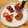 トゥーストゥース パティスリー＆カフェ 阪急西宮ガーデンズ店苺とショコラのアシェットデセール 