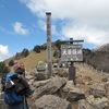 大菩薩峠　登山道は春の雪景色　秀麗な富士山に感動