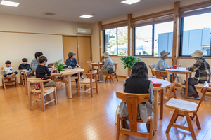 「多世代交流プレイス柿崎　まんなか」オープン　小菅淳一上越市長の公約　幅広い世代の居場所に　　