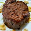 牛ヒレ肉のステーキとローヌの赤ワイン