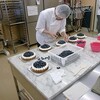 ブルーベリーのタルト　くるみパンの成形　屋上のブルーベリーの様子