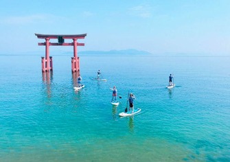 琵琶湖に浮かぶ神の島「竹生島」クルーズで秋の探索！