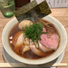 【今週のラーメン４４２６】 麺屋 YAMATO （東京・三鷹台） 特製らぁ麺 ＋ ピリ辛鶏めし　〜いきなりブレイク予感？華麗さと素朴さが滲むハイブリッドな質実感！崇高醤油そば！