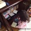 妹ちゃん(1歳9ヶ月)が、DVDを自分で入れ替えて、再生しました。