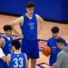 世界一高い高校バスケットプレイヤー