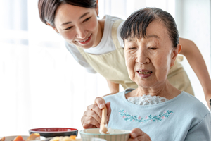 嚥下が衰えた母にミキサー食を作ります。作り方や注意点を教えてください。