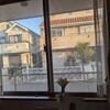 10/13(日)　おはようございます。朝日と青空！ちょっと寒くて、暖房を入れる。天気は、どんどん変わって行くようだ！つい最近までの猛暑日が嘘のようだ！秋の心地良さに満ちた、１日でありますように。天候の変わり目ですね！夏から、秋への普段元気な人まで、体調を崩しやすいので、お大事に！心理的には寂しくなったり、肉体的には、もどしたりと、いろいろと、反応は激しいけど、あんまり心配せずに、からだを十分に休めてね！金木犀の香りが漂ってるみたい！