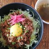 今日のお昼は、牛豚そぼろ丼