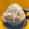 【 ラーメン二郎 八王子野猿街道店2 】 晴れた連休に長蛇の列だがお客様は笑顔に満ちていた！