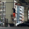 大雨横目に時々飛沫を浴びながらのジャンプ