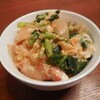 揚げ鶏と小松菜の玉子とじ丼