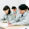 社員間で情報やノウハウの共有をする