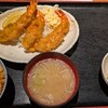 【一夜干しと海鮮丼 できたて屋 サッポロファクトリー店】豪快なエビライと炊き込みご飯