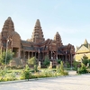 Phnom Reap Monastery  壮大な寺院です。