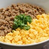 【基本のお料理】そぼろ二色丼のレシピ・作り方【簡単/豚ひき肉でも】