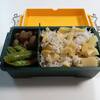 名残の筍飯と後ろ向きの弁当(笑)