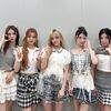 ILLIT、ファンダム名「GLLIT（グリット）」に決定…さすがにもう変更はなし？