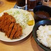 【むさしや @新橋】肉質が最高で脂が甘くて旨い！！こういうのが旨いとんかつだ！！【上ロースかつ定食】