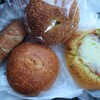 加賀市片山津のヒラクベーカリーで、あんバターフランス、カレーパン、みるくくるみ、バジリコモッツァレラ
