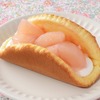ローソンから「ごろごろとした桃のオムレット」が新登場！ふわっとした食感の生地に桃のダイスをのせたスイーツ新商品