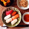 寿司、かぼちゃの煮物、小粒納豆。