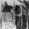暴動の主力となったのは突撃隊（SA）のメンバーであり、総統アドルフ・ヒトラーや親衛隊（SS）は暴動を止める事なく、傍観者として振る舞った。1938年11月9日夜から10日未明にかけてドイツの各地で発生した反ユダヤ主義暴動、迫害である。ユダヤ人の居住する住宅地域、シナゴーグなどが次々と襲撃、放火された。