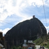 巨大岩ラ・ピエドロとカラフルな街グアタペを観光するよ