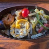 自分のお弁当作り、夜のおつまみもお惣菜も混在のお弁当です。