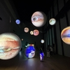トニー・アウスラー展！　映像×彫刻×音が融合する不思議な世界　作品一挙公開　TOKYO NODE・虎ノ門ヒルズ
