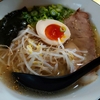 ラーメンも名物の居酒屋　千生ひょう太のたこ焼きハーフ（２５０円）と塩ラーメン（６８０円）