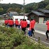 期待通りの雨にうたれ