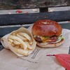 【H'sBurger stand&Bar】お肉の旨味をドン！と味わえるバーガー(中区袋町)