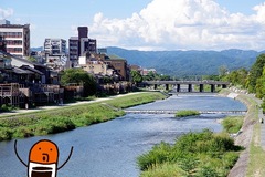 たまたま京都で暮らしている漫画家のスケラッコさんに、お気に入りの場所を案内してもらった