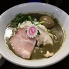 【今週のラーメン３９１６】 中華そば いづる （東京・大門） 濃密な煮干しそば ＋ 味玉 ＋ 玉ねぎ ＋ 和え玉　〜関東屈指の濃厚レベルな煮干し感！苦味が旨し！煮干でセメント体験するならココ！