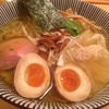 饗 くろ㐂｜浅草橋｜塩とは思えん深イイ～味☆ピンクチャーシューが彩る