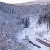 銀雪のしなの鉄道撮影（１）：黒姫～妙高高原，国境の銀世界を大俯瞰。